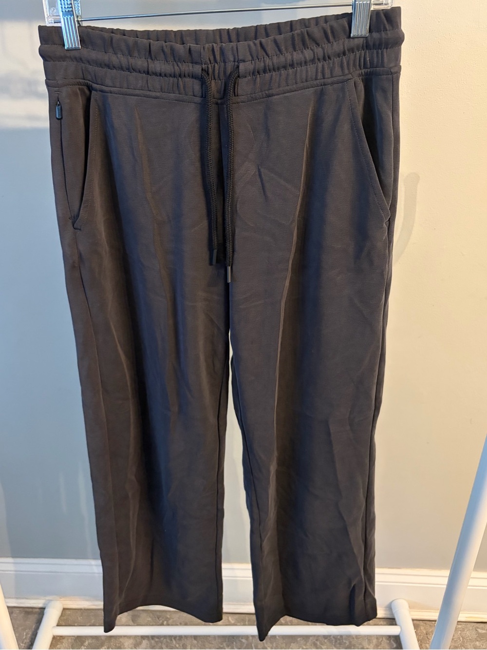 Athleta cropped sun-washed Black Wide-Leg Drawstring Track Pants size small